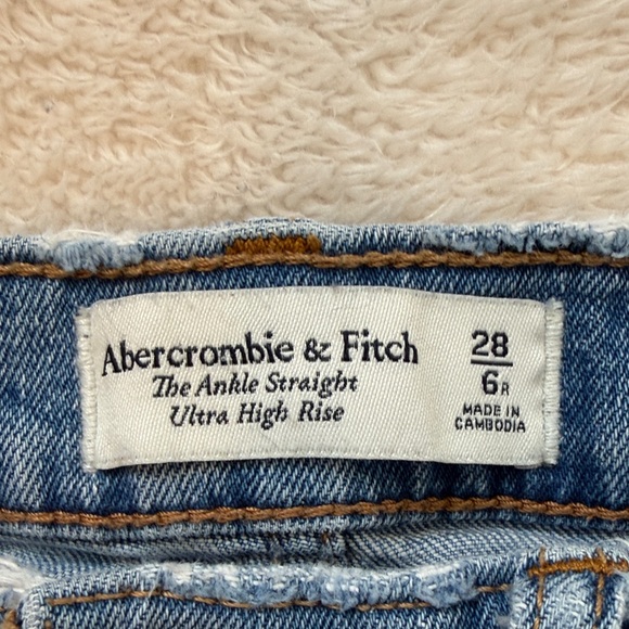 Abercrombie & Fitch The Ankle Straight Ultra High Rise Jeans - Picture 2 of 4